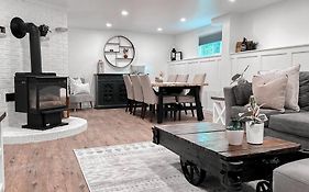 The Victoria Suite In Elora- King Bed