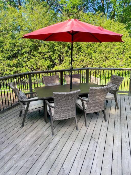 The Victoria Suite In Elora- King Bed Exterior photo